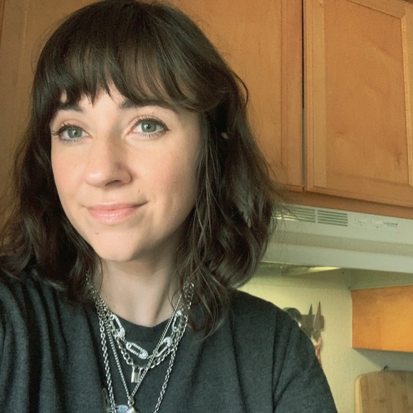 Meet Your Posher! - Picture 4 of 10